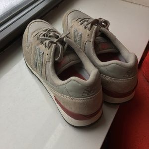 New Balance 696 Sneakers